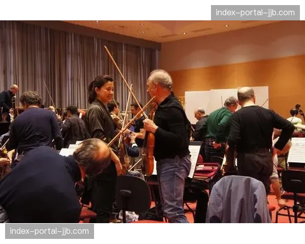 欧冠主题交响音乐会在米兰斯卡拉歌剧院上演，致敬足球与艺术。